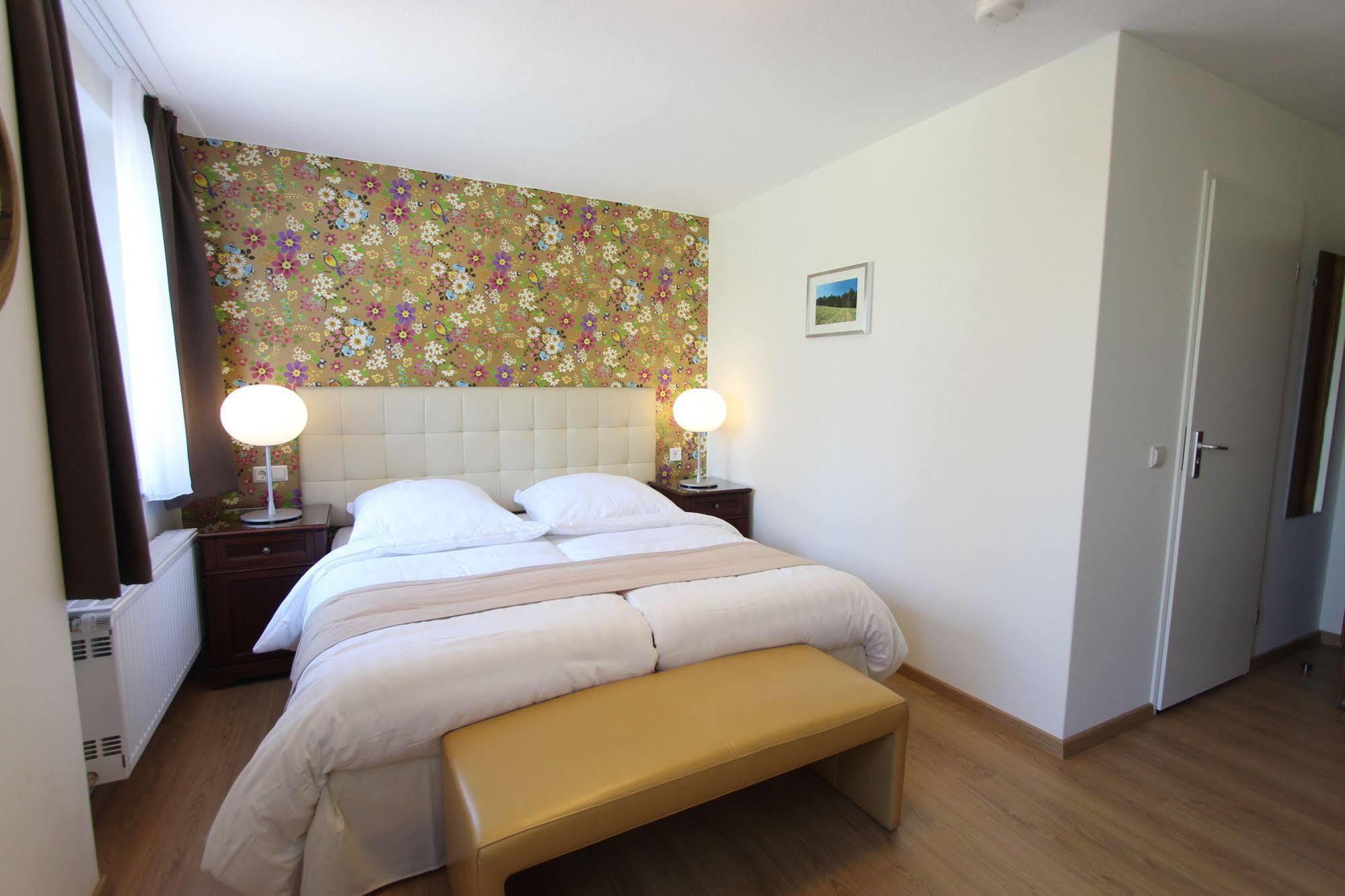 Boutique Hotel Restaurant Hollerather Hof Hellenthal Exterior foto